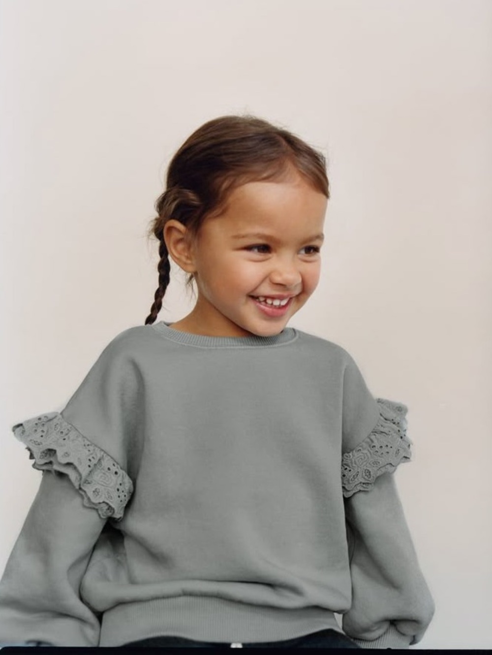 New Zara Eyelet Ruffle Crewneck Sweatshirt Lace Trim Long Sleeve Pullover 4/5